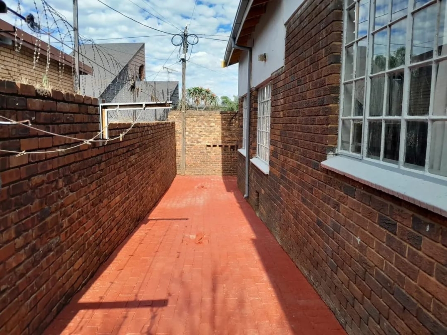 4 Bedroom Property for Sale in Laudium Gauteng