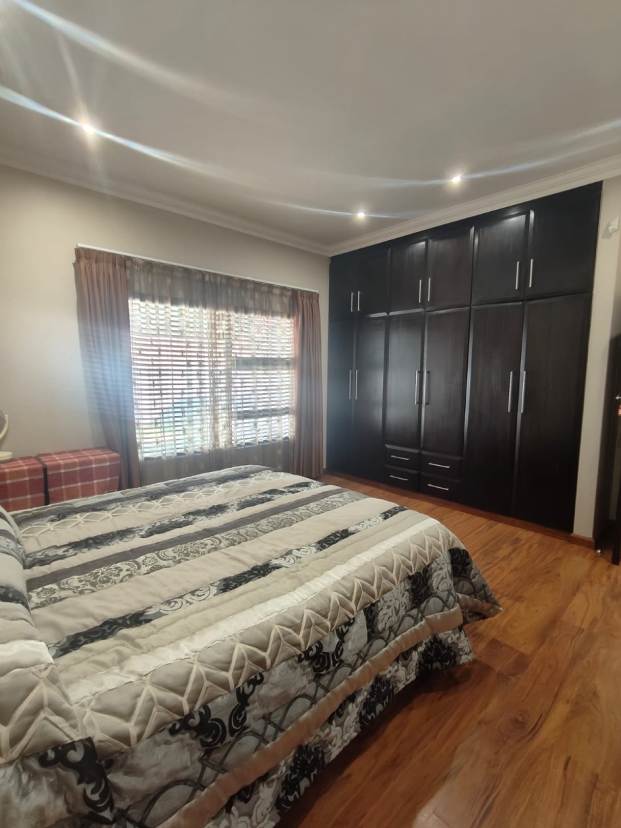4 Bedroom Property for Sale in Vanderbijlpark SE 8 Gauteng