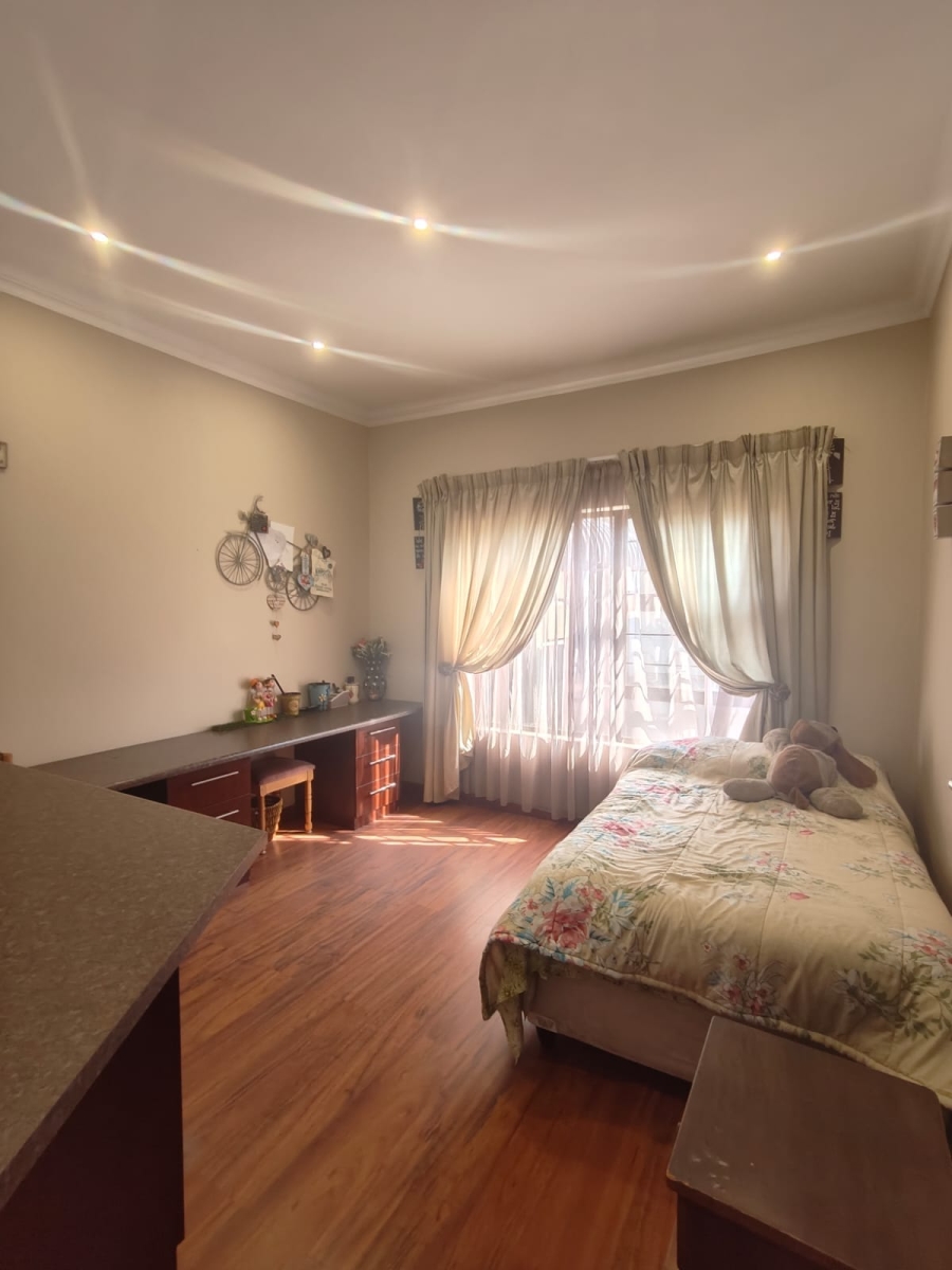 4 Bedroom Property for Sale in Vanderbijlpark SE 8 Gauteng