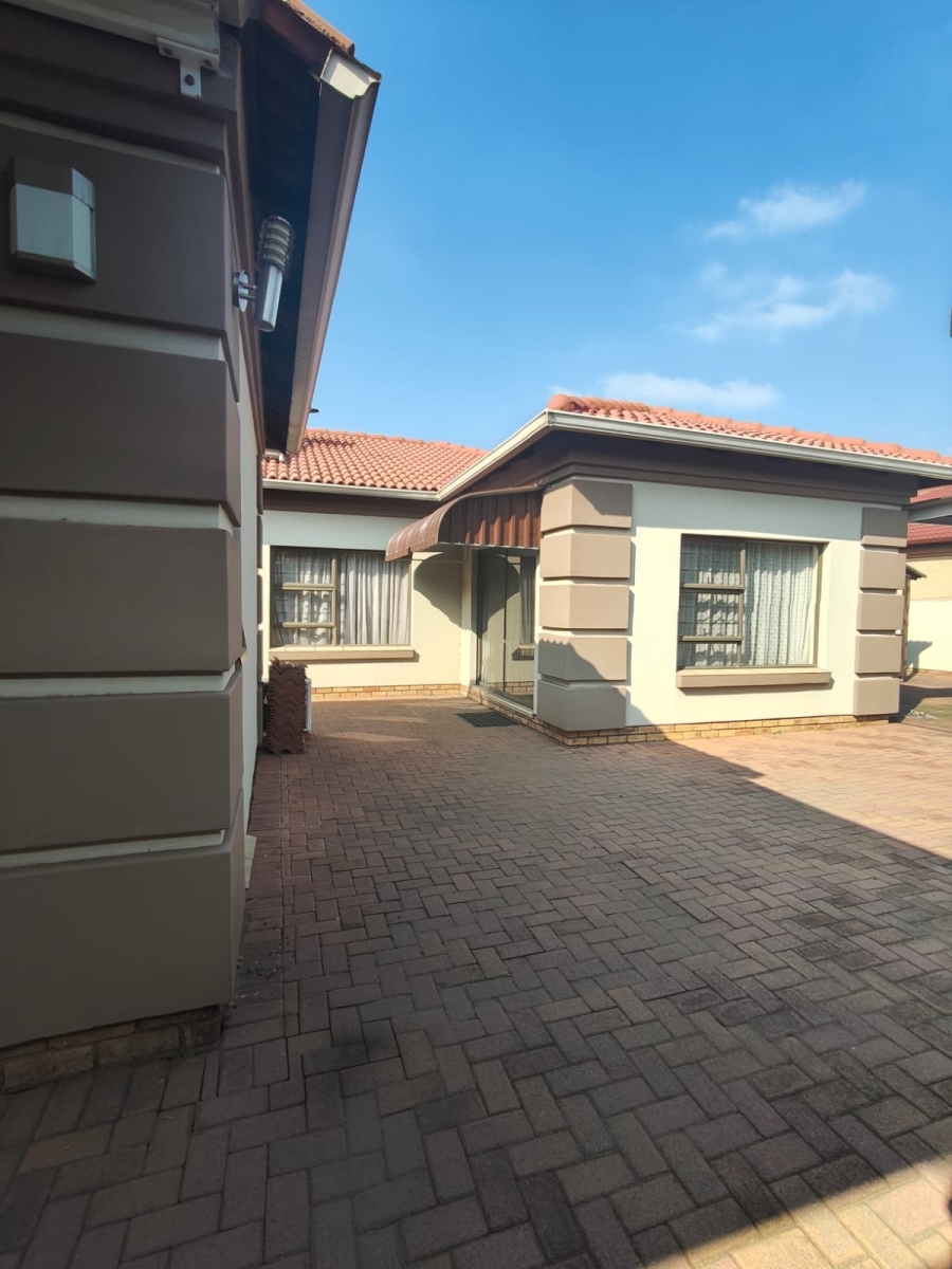 4 Bedroom Property for Sale in Vanderbijlpark SE 8 Gauteng