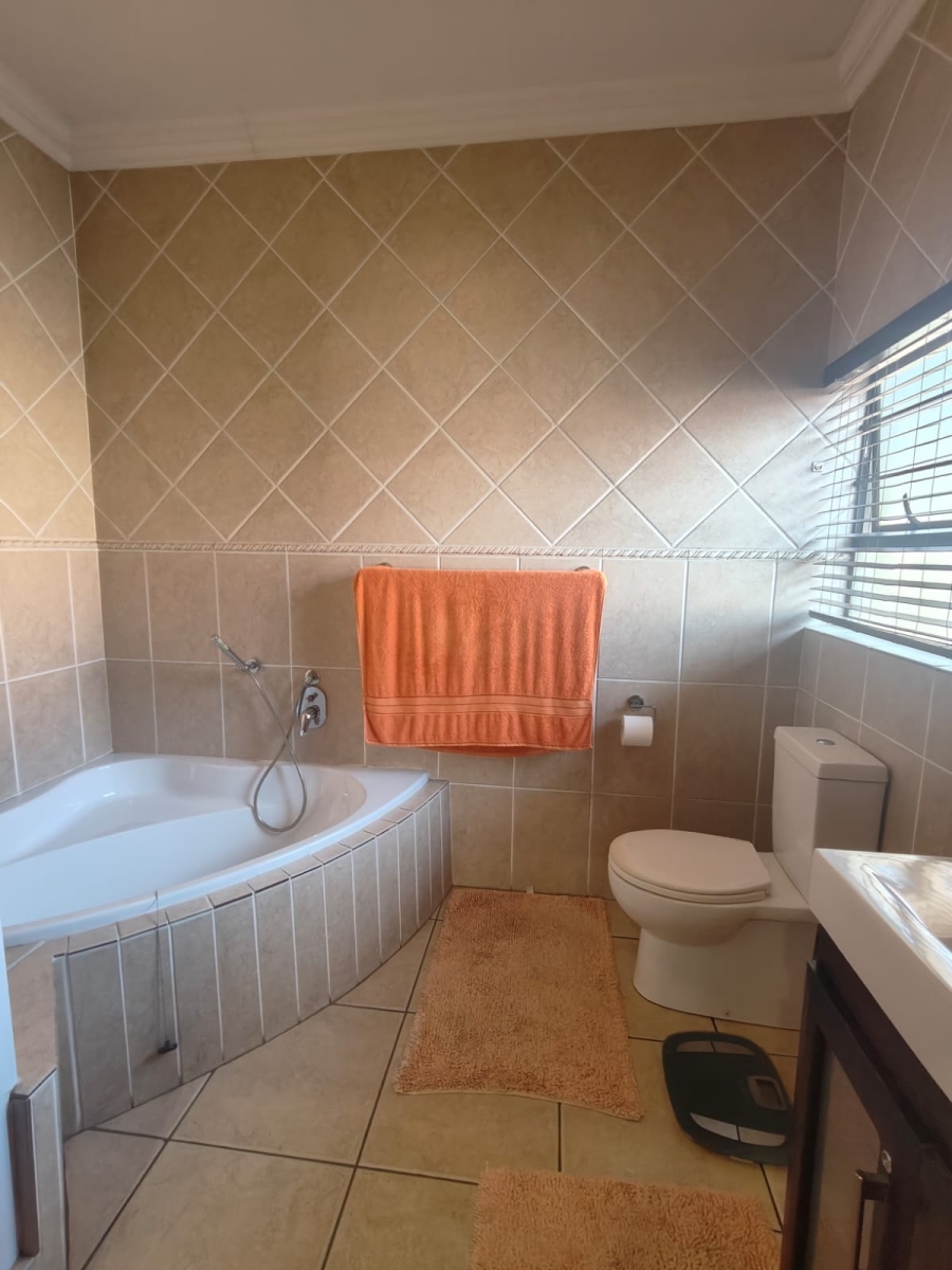 4 Bedroom Property for Sale in Vanderbijlpark SE 8 Gauteng