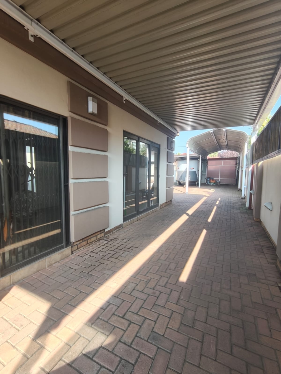 4 Bedroom Property for Sale in Vanderbijlpark SE 8 Gauteng