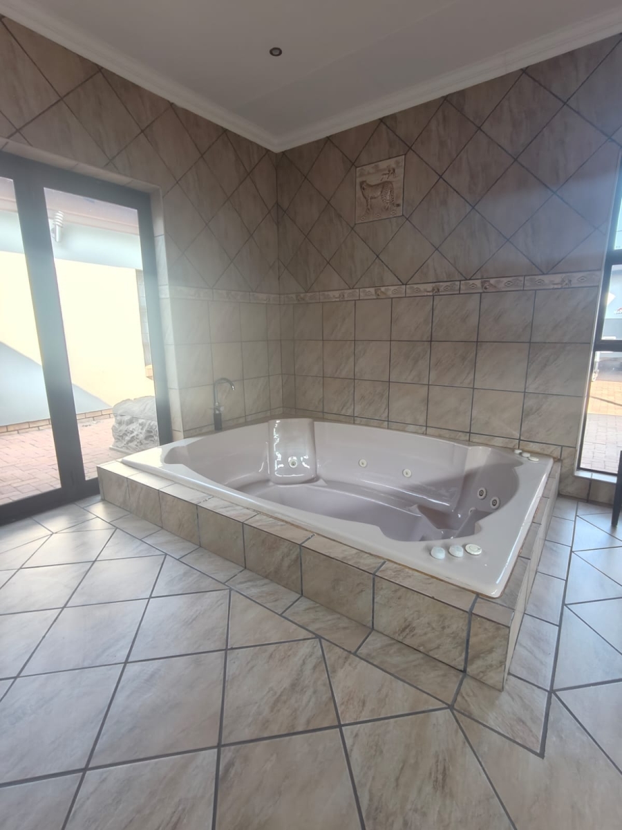 4 Bedroom Property for Sale in Vanderbijlpark SE 8 Gauteng
