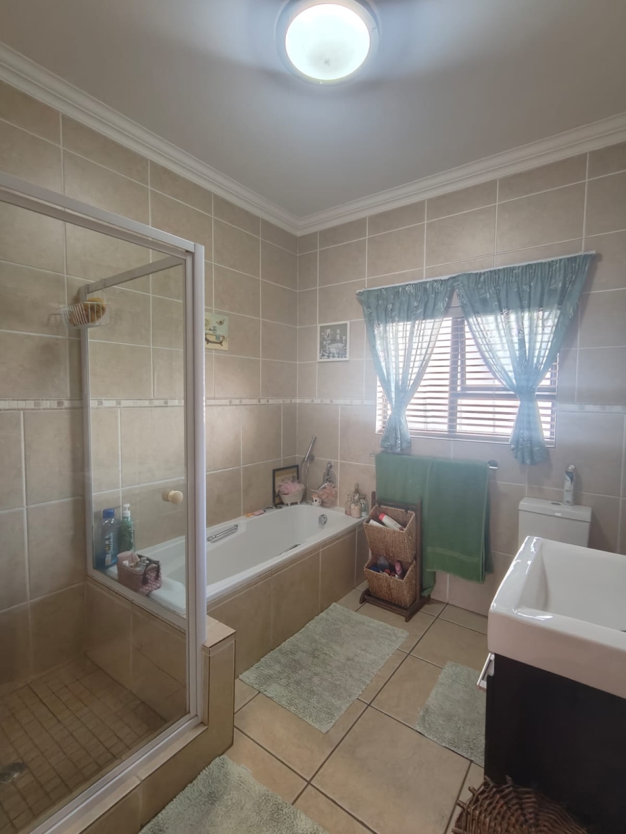 4 Bedroom Property for Sale in Vanderbijlpark SE 8 Gauteng