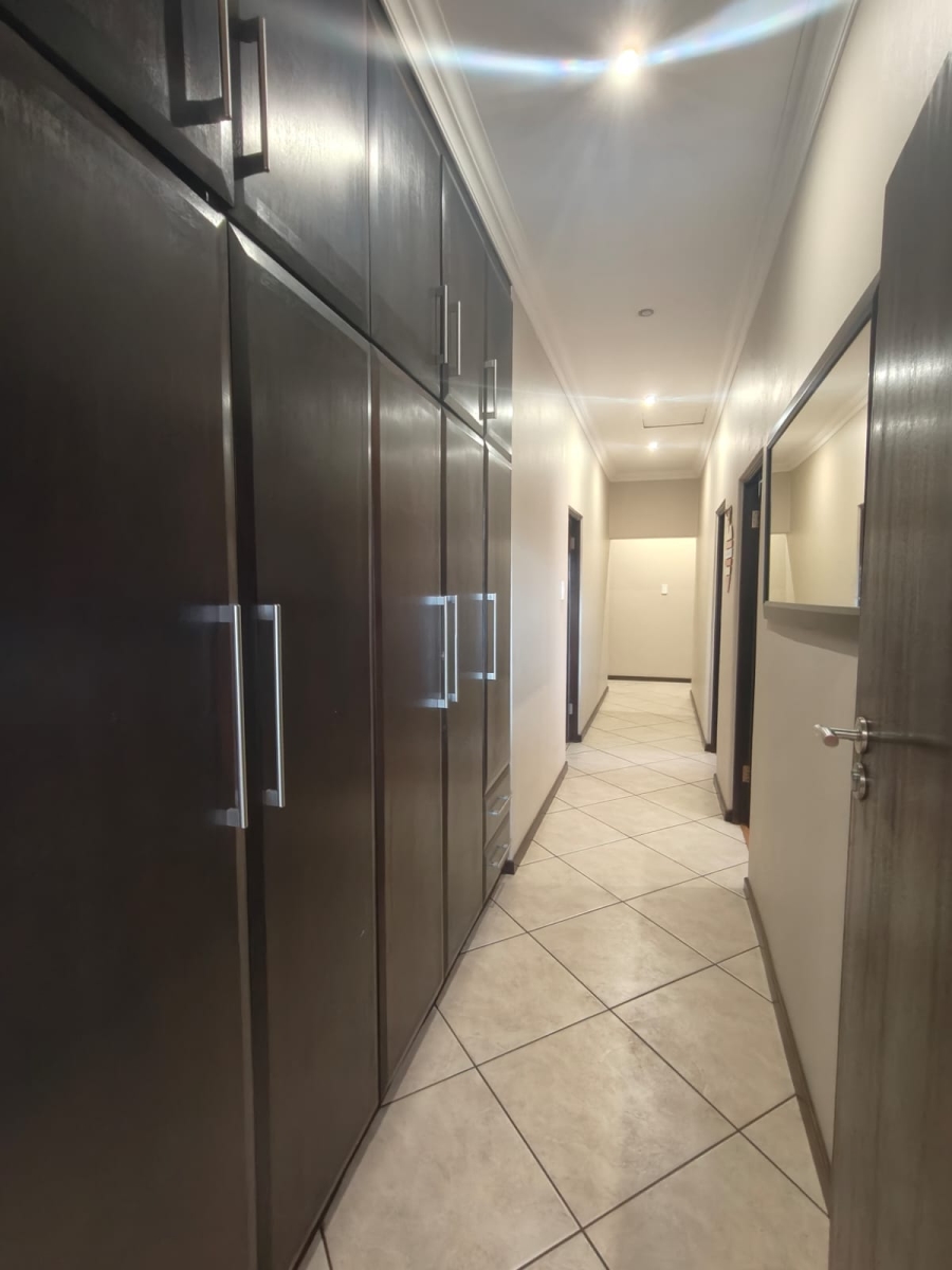 4 Bedroom Property for Sale in Vanderbijlpark SE 8 Gauteng