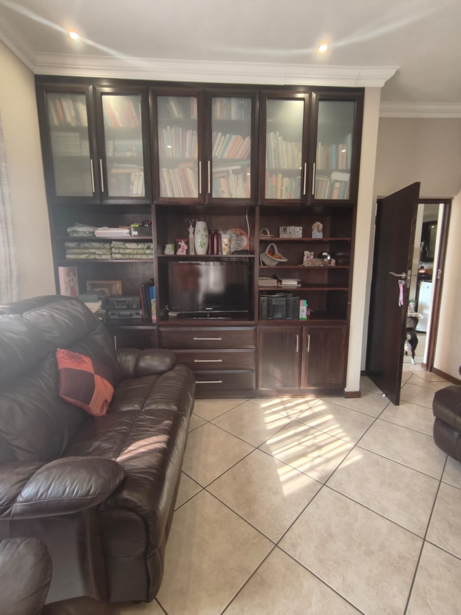 4 Bedroom Property for Sale in Vanderbijlpark SE 8 Gauteng
