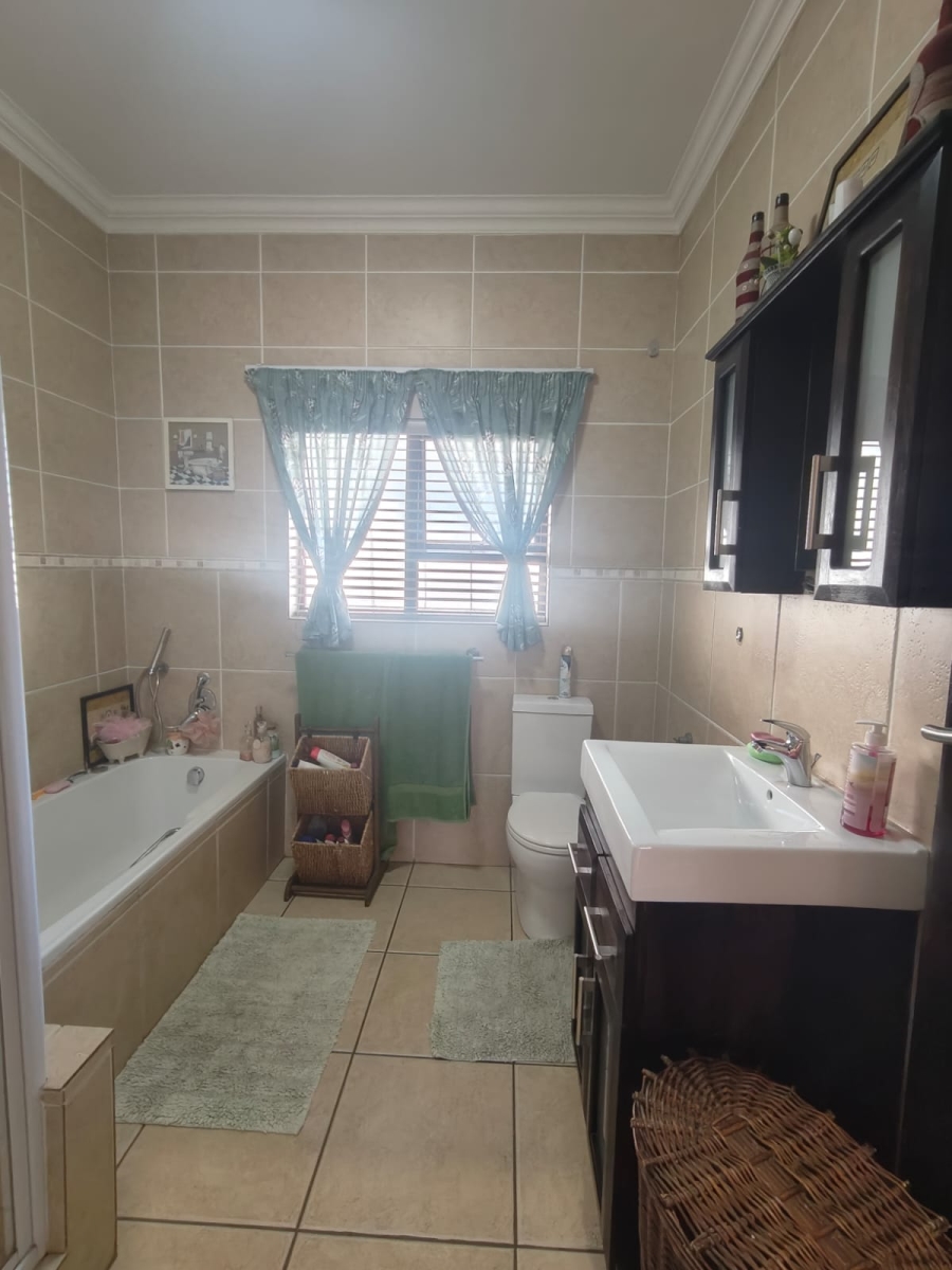 4 Bedroom Property for Sale in Vanderbijlpark SE 8 Gauteng