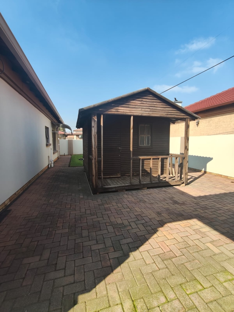 4 Bedroom Property for Sale in Vanderbijlpark SE 8 Gauteng