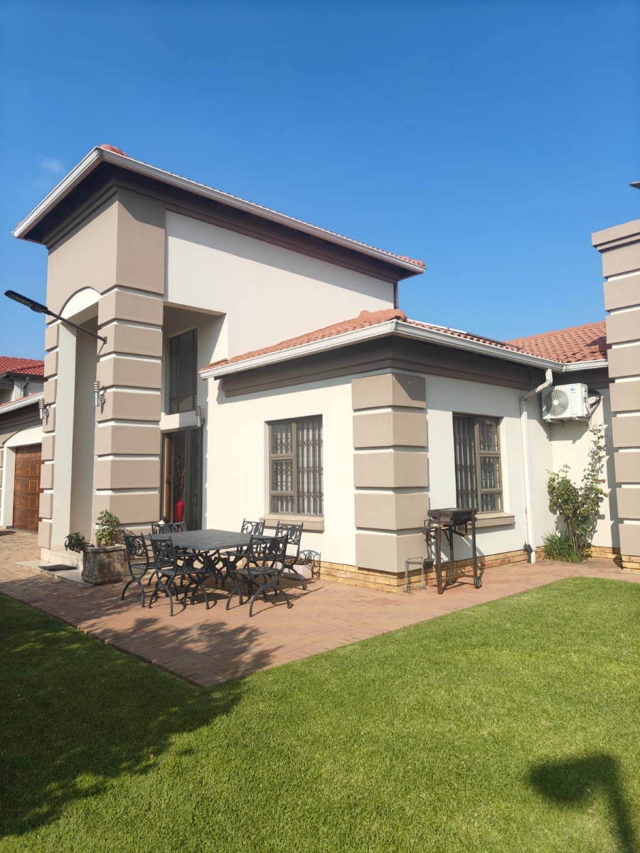 4 Bedroom Property for Sale in Vanderbijlpark SE 8 Gauteng
