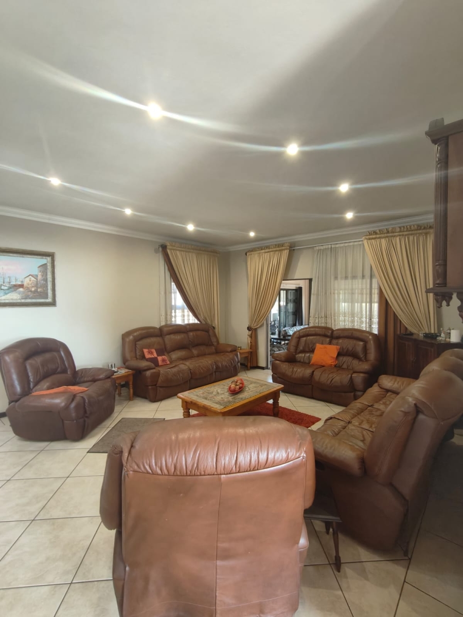 4 Bedroom Property for Sale in Vanderbijlpark SE 8 Gauteng