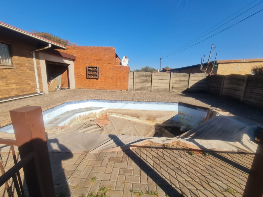 4 Bedroom Property for Sale in Vanderbijlpark CE 2 Gauteng