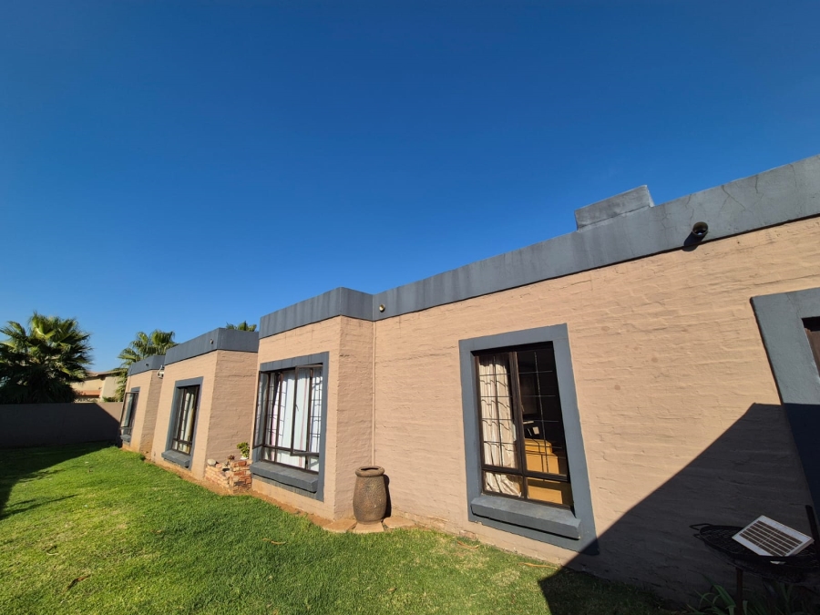 To Let 4 Bedroom Property for Rent in Vanderbijlpark SE 8 Gauteng