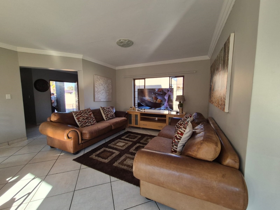 To Let 4 Bedroom Property for Rent in Vanderbijlpark SE 8 Gauteng