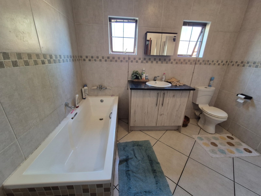 To Let 4 Bedroom Property for Rent in Vanderbijlpark SE 8 Gauteng