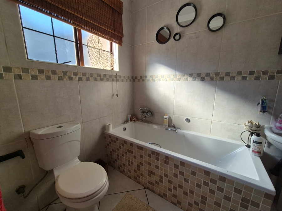 To Let 4 Bedroom Property for Rent in Vanderbijlpark SE 8 Gauteng