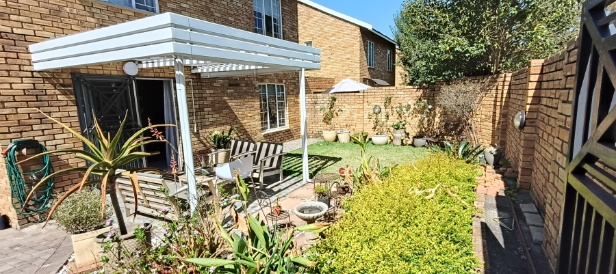 To Let 3 Bedroom Property for Rent in Sundowner Gauteng
