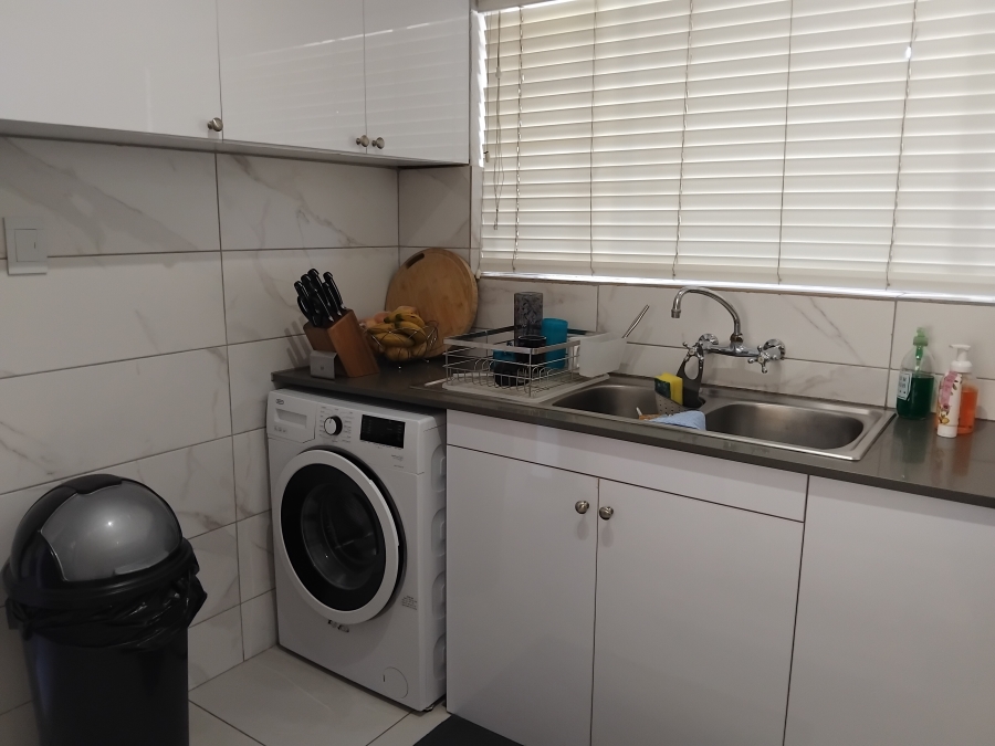 To Let 3 Bedroom Property for Rent in Fairland Gauteng