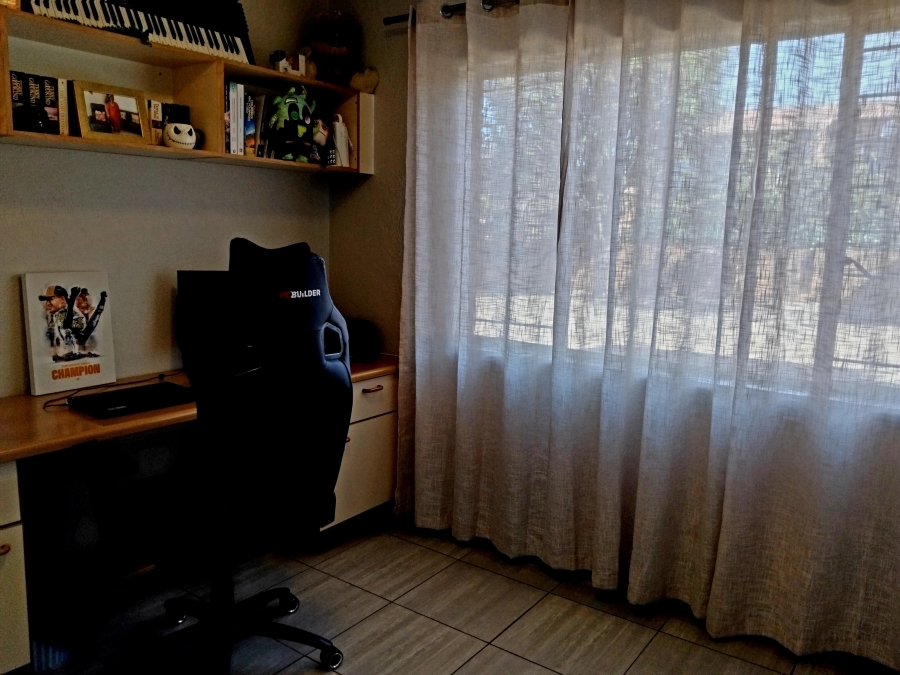 To Let 3 Bedroom Property for Rent in Fairland Gauteng