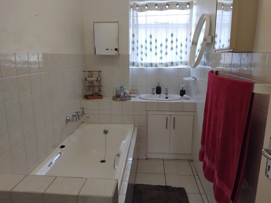 To Let 3 Bedroom Property for Rent in Fairland Gauteng