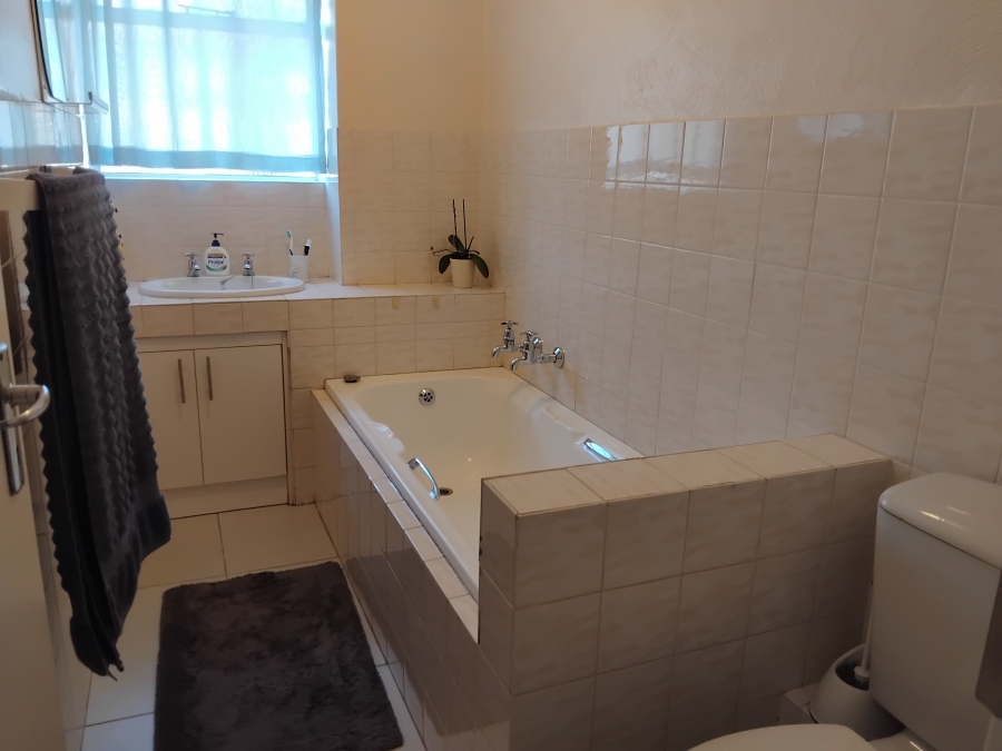 To Let 3 Bedroom Property for Rent in Fairland Gauteng