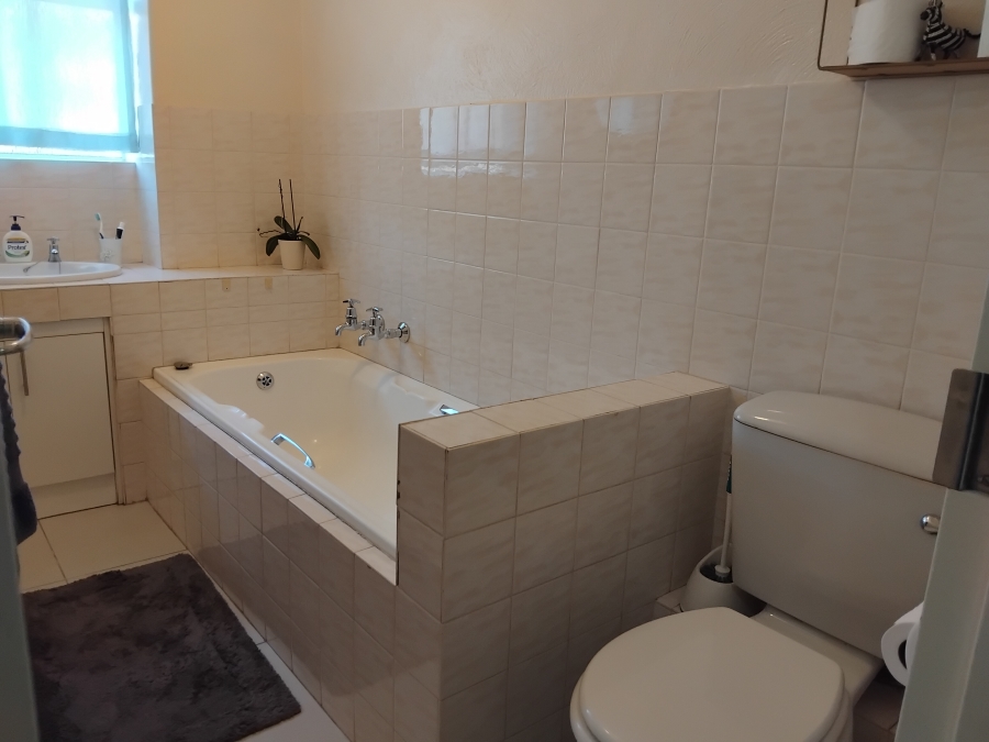 To Let 3 Bedroom Property for Rent in Fairland Gauteng
