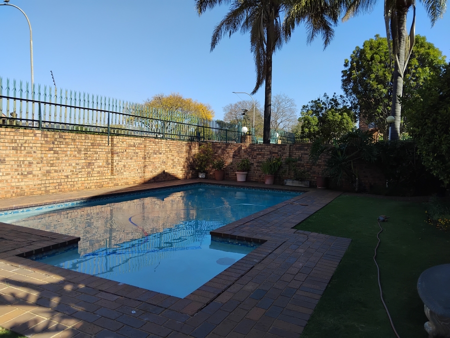 To Let 3 Bedroom Property for Rent in Fairland Gauteng