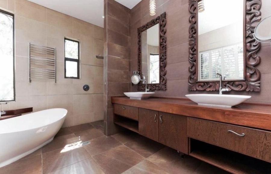 To Let 8 Bedroom Property for Rent in Atholl Gauteng