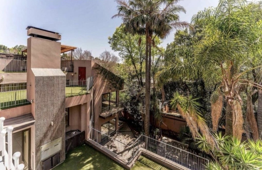 To Let 8 Bedroom Property for Rent in Atholl Gauteng