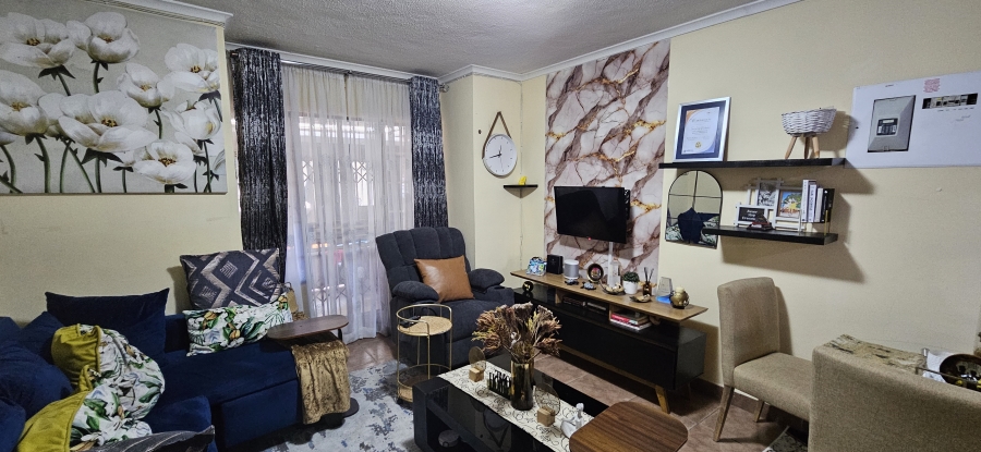 To Let 2 Bedroom Property for Rent in Castleview Gauteng