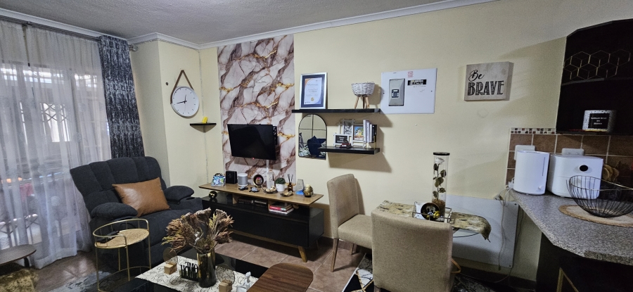 To Let 2 Bedroom Property for Rent in Castleview Gauteng