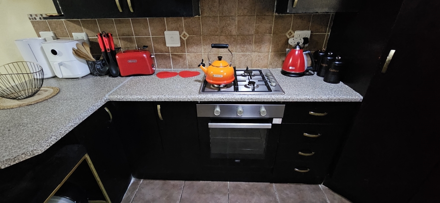 To Let 2 Bedroom Property for Rent in Castleview Gauteng