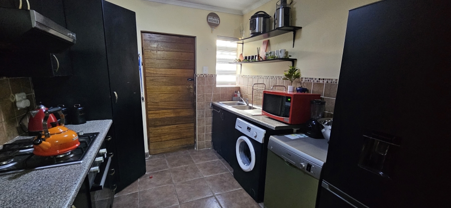 To Let 2 Bedroom Property for Rent in Castleview Gauteng