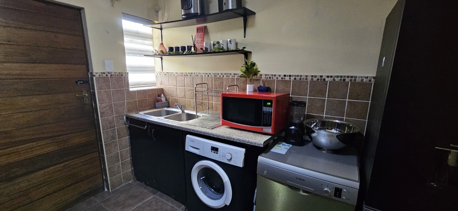 To Let 2 Bedroom Property for Rent in Castleview Gauteng