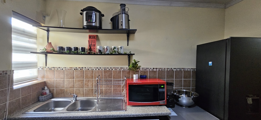 To Let 2 Bedroom Property for Rent in Castleview Gauteng