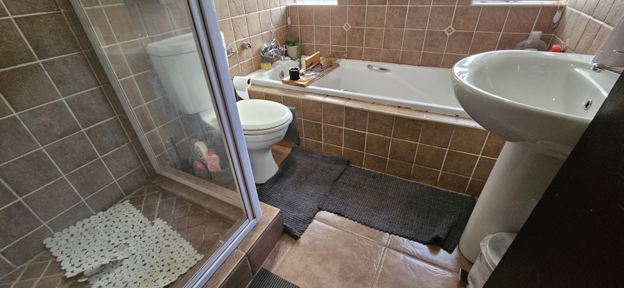 To Let 2 Bedroom Property for Rent in Castleview Gauteng