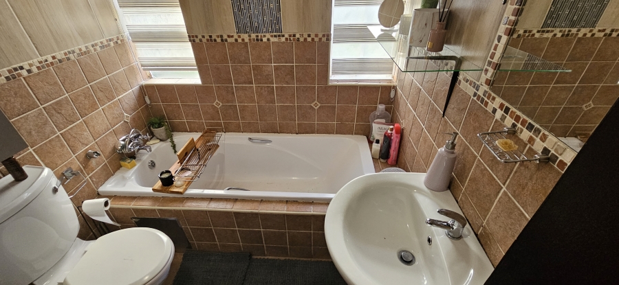 To Let 2 Bedroom Property for Rent in Castleview Gauteng