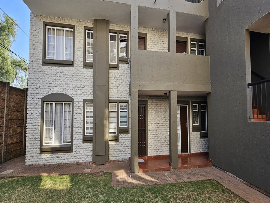 To Let 2 Bedroom Property for Rent in Castleview Gauteng