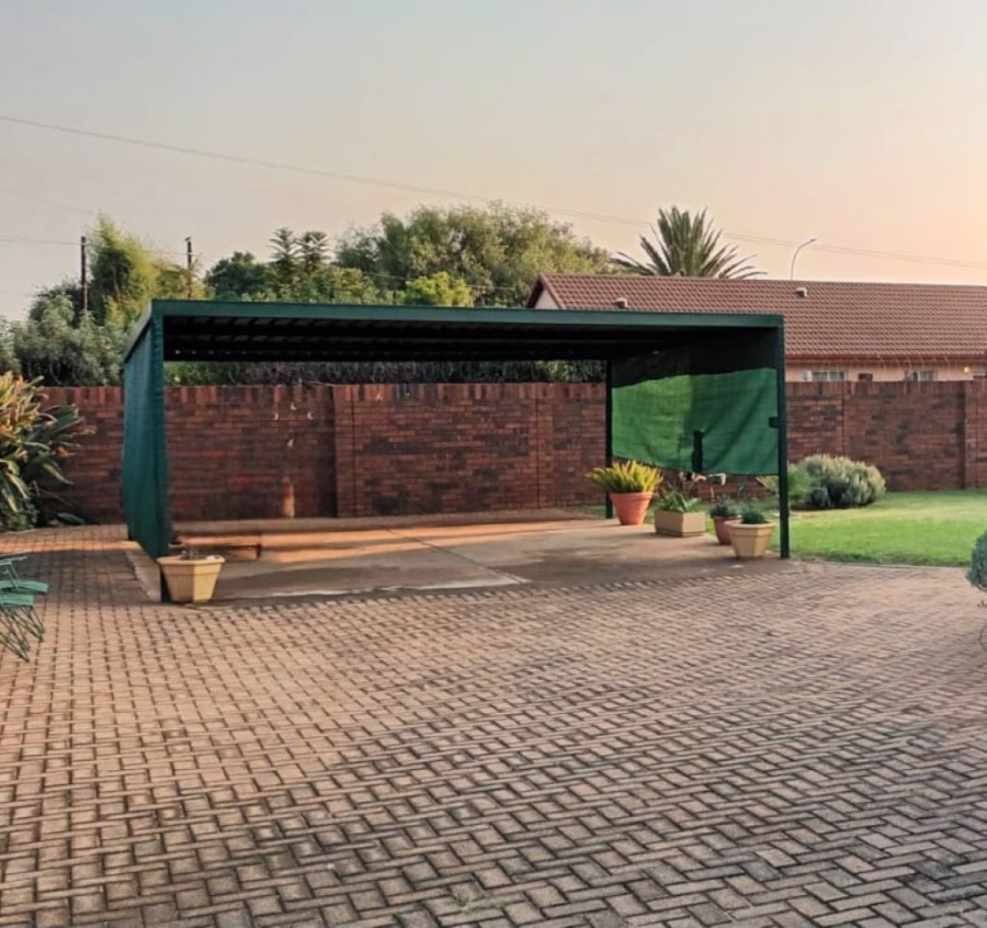 3 Bedroom Property for Sale in Westonaria Gauteng
