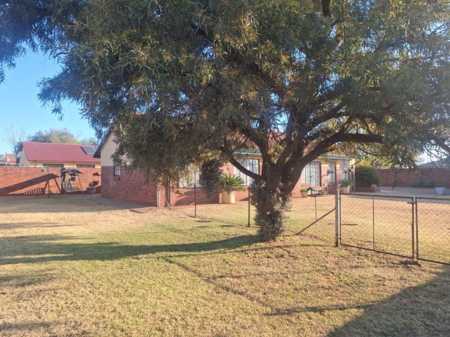 3 Bedroom Property for Sale in Westonaria Gauteng