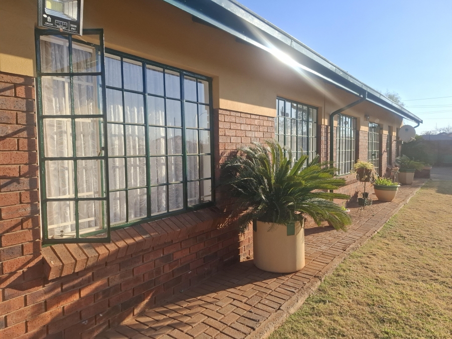 3 Bedroom Property for Sale in Westonaria Gauteng