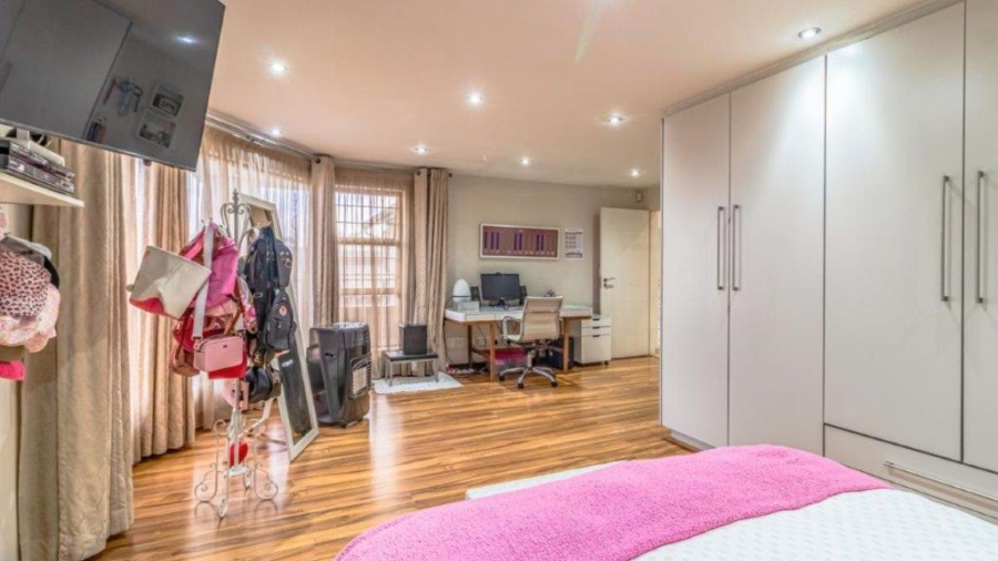 4 Bedroom Property for Sale in Dowerglen Ext 5 Gauteng
