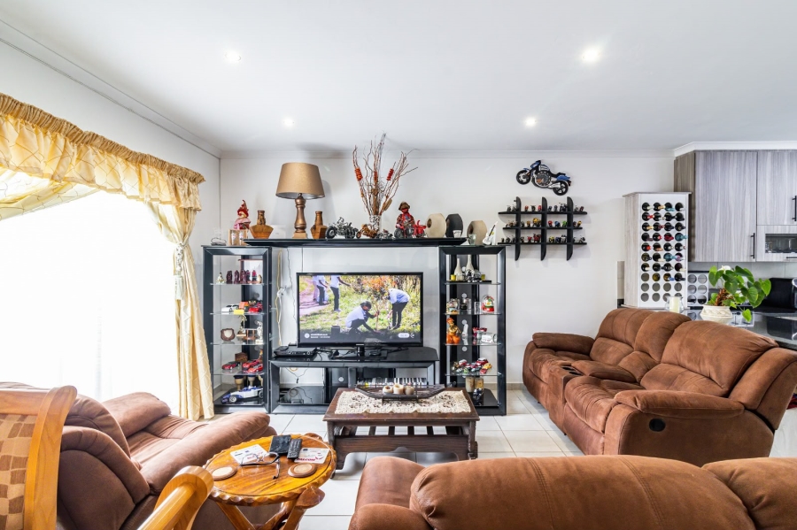 3 Bedroom Property for Sale in Brackendowns Gauteng