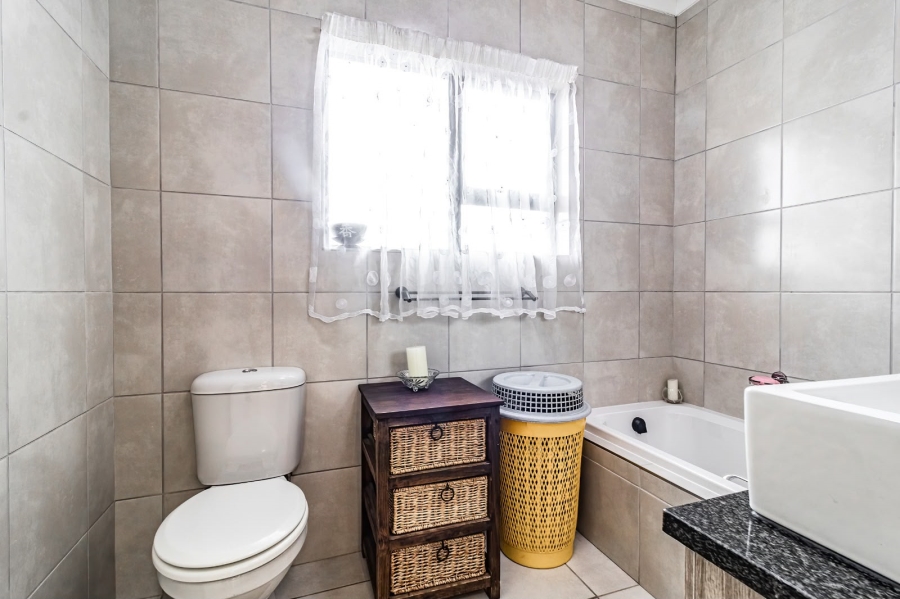 3 Bedroom Property for Sale in Brackendowns Gauteng