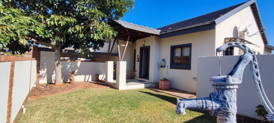 4 Bedroom Property for Sale in Eldoraigne Gauteng