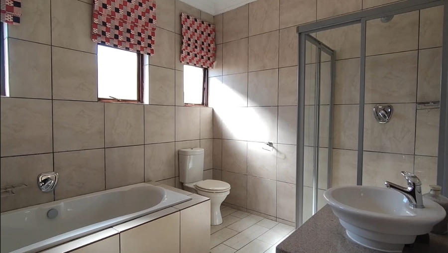 4 Bedroom Property for Sale in Eldoraigne Gauteng