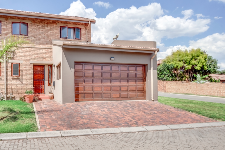 To Let 3 Bedroom Property for Rent in Allens Nek Gauteng