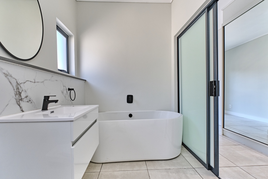 To Let 2 Bedroom Property for Rent in The Polofields Gauteng