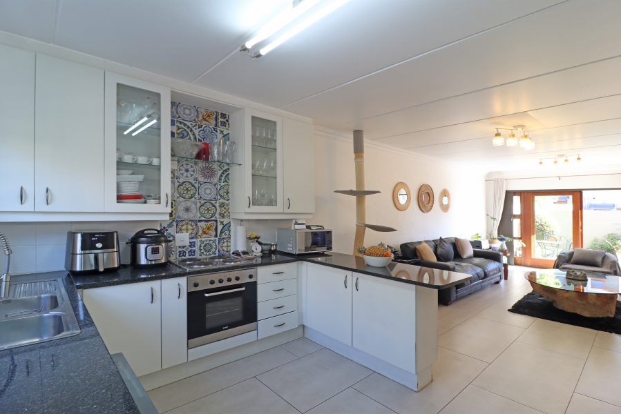 To Let 3 Bedroom Property for Rent in Oaklands Gauteng