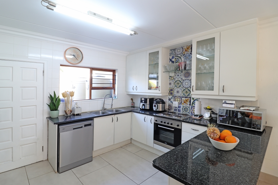 To Let 3 Bedroom Property for Rent in Oaklands Gauteng