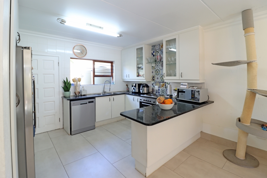 To Let 3 Bedroom Property for Rent in Oaklands Gauteng
